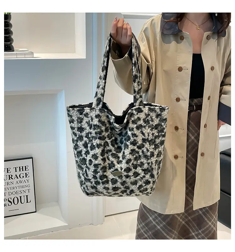 Underarm Contrast Striped Tote Bag Large Capacity Women's Fashion Plush Shoulder Bag Versatile Bucket Bag Cross-Border Foreign Trade luggage and leather goods — feature 11