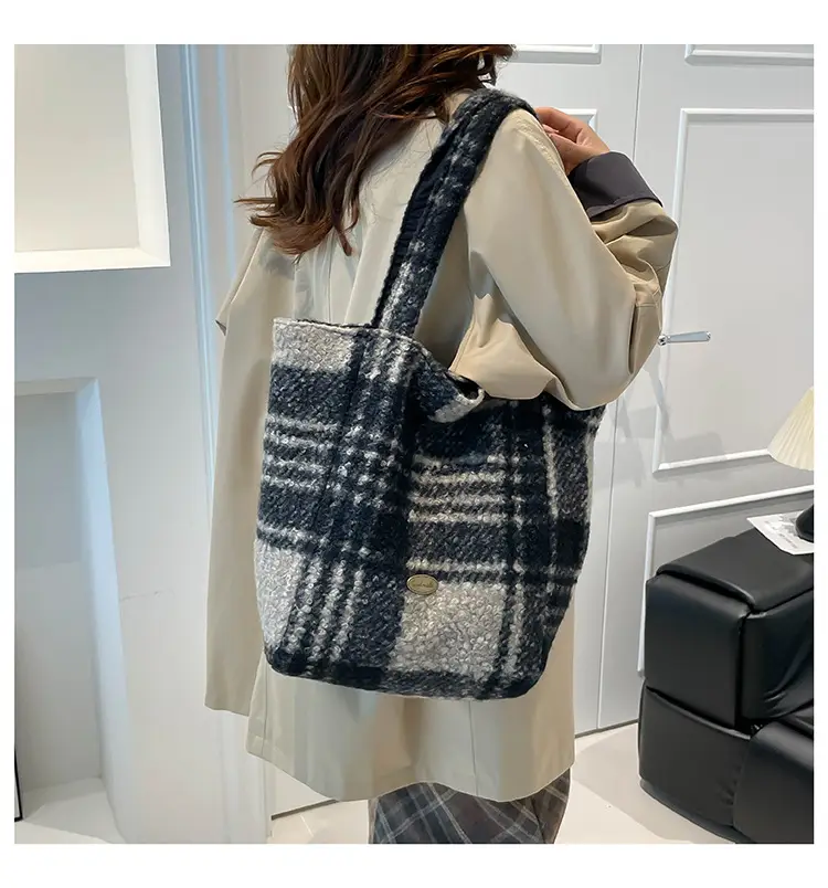 Underarm Contrast Striped Tote Bag Large Capacity Women's Fashion Plush Shoulder Bag Versatile Bucket Bag Cross-Border Foreign Trade luggage and leather goods — feature 13