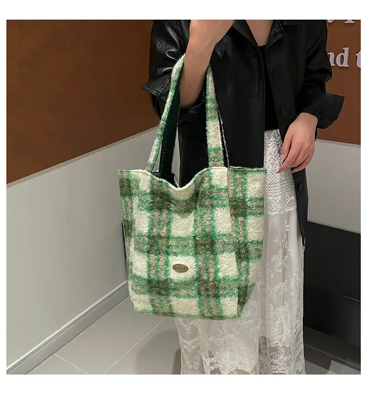 Underarm Contrast Striped Tote Bag Large Capacity Women's Fashion Plush Shoulder Bag Versatile Bucket Bag Cross-Border Foreign Trade luggage and leather goods — feature 17