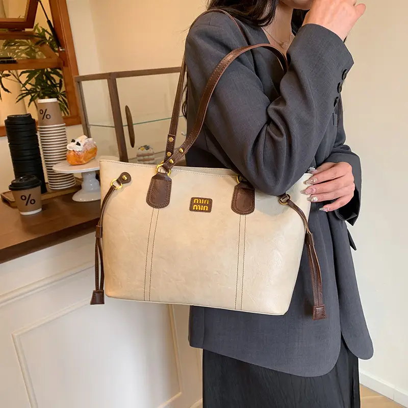 Women's Large Capacity Leather Tote Bag Brown