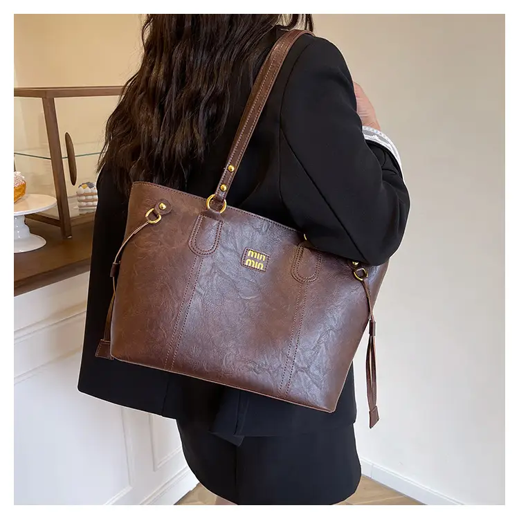 Women's Large Capacity Leather Tote Bag Brown — feature 11