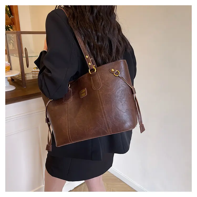 Women's Large Capacity Leather Tote Bag Brown — feature 12