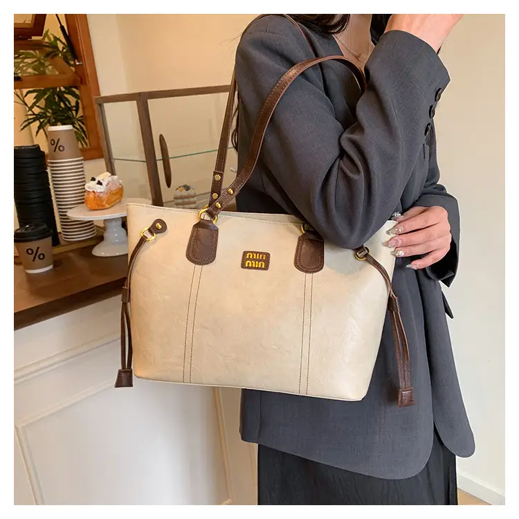 Women's Large Capacity Leather Tote Bag Brown — feature 17