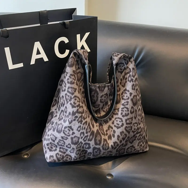 Retro Leopard Print Women's Shoulder Bag - Image 6
