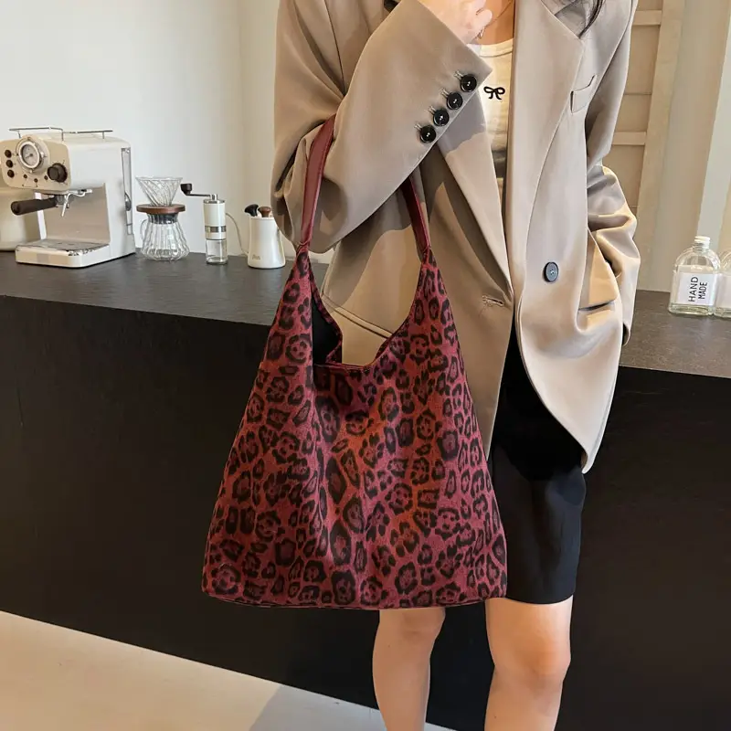Retro Leopard Print Women's Shoulder Bag - Image 8