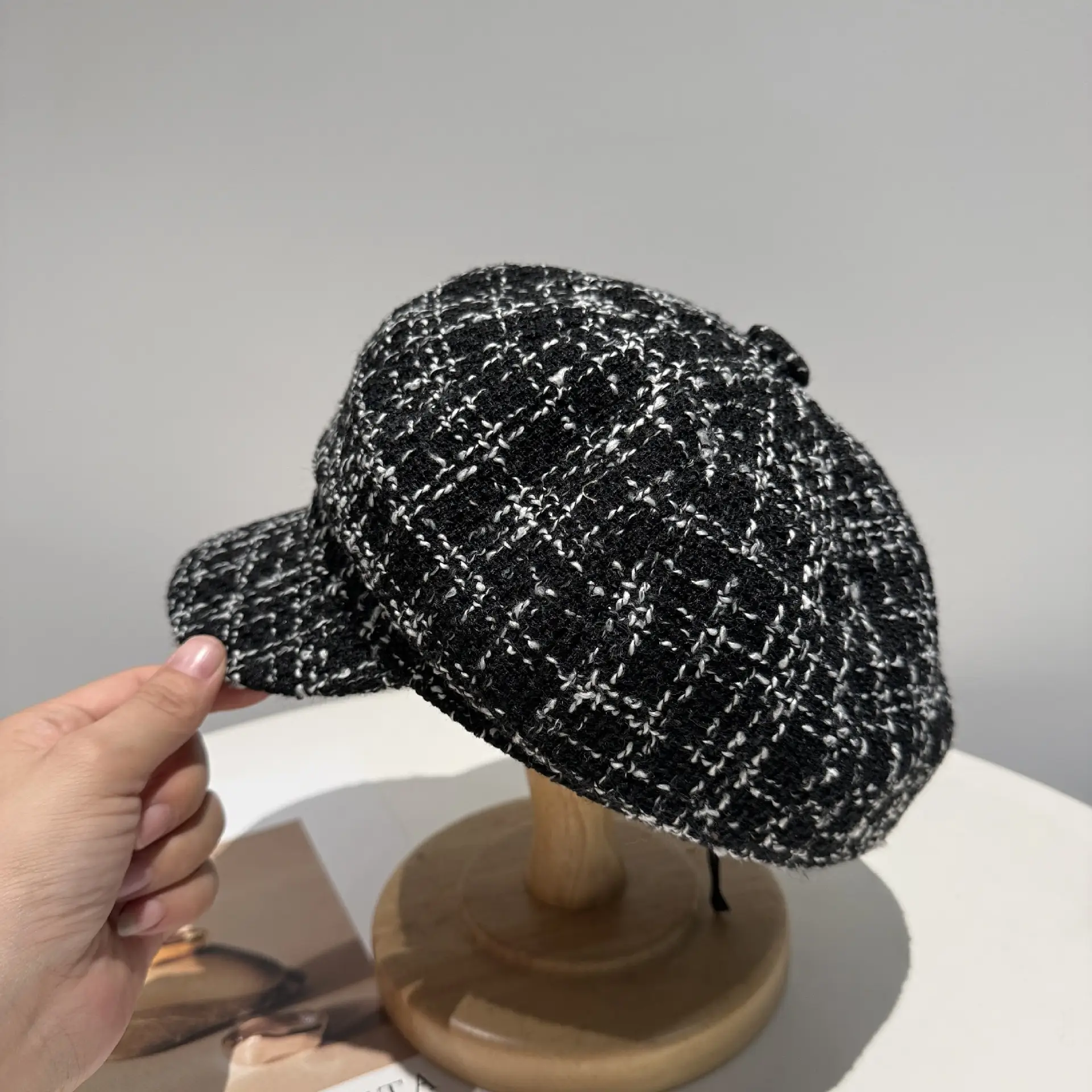 Tweed Face-Slimming Beret for Men Black Winter — feature 7