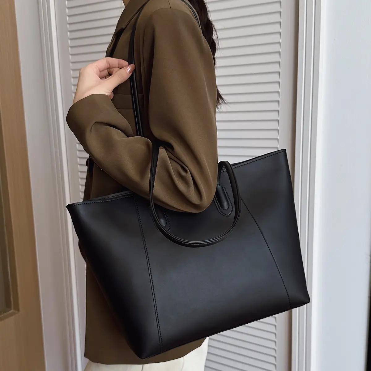 Large Capacity Solid Brown Tote Bag for Women — feature 15