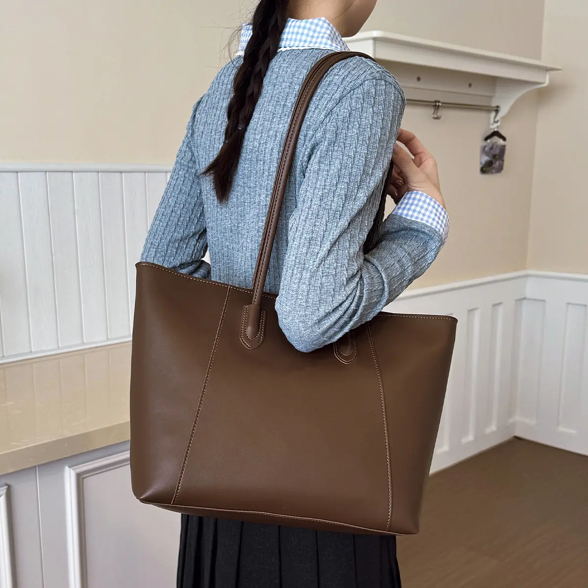 Large Capacity Solid Brown Tote Bag for Women — feature 7