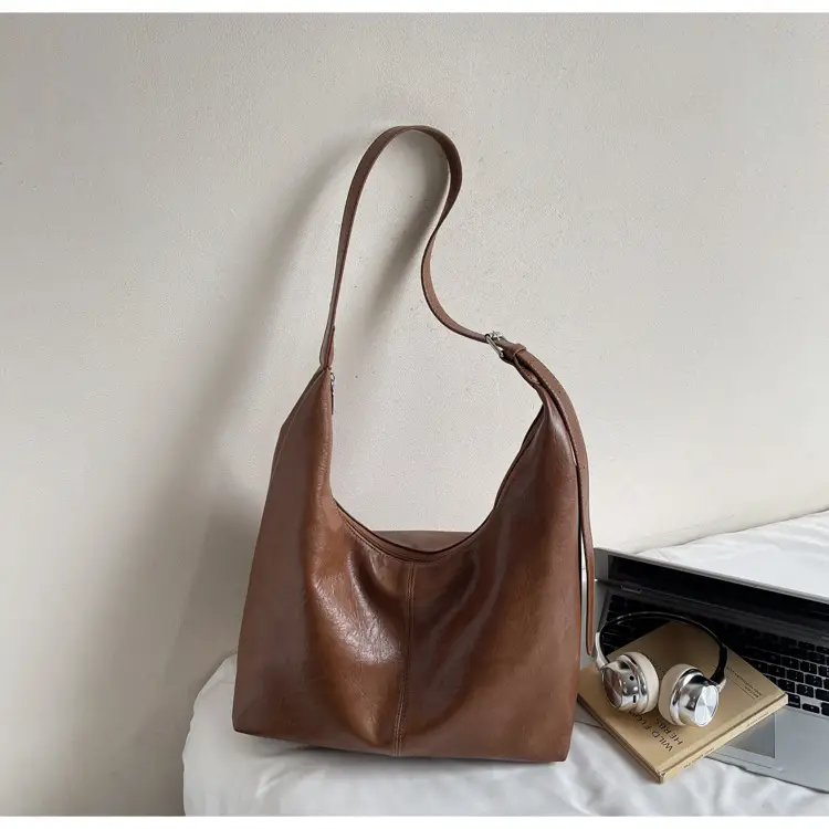 Brown Leather Shoulder Bag Large Capacity Women — feature 13