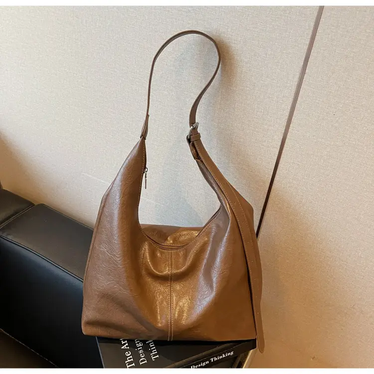 Brown Leather Shoulder Bag Large Capacity Women — feature 17