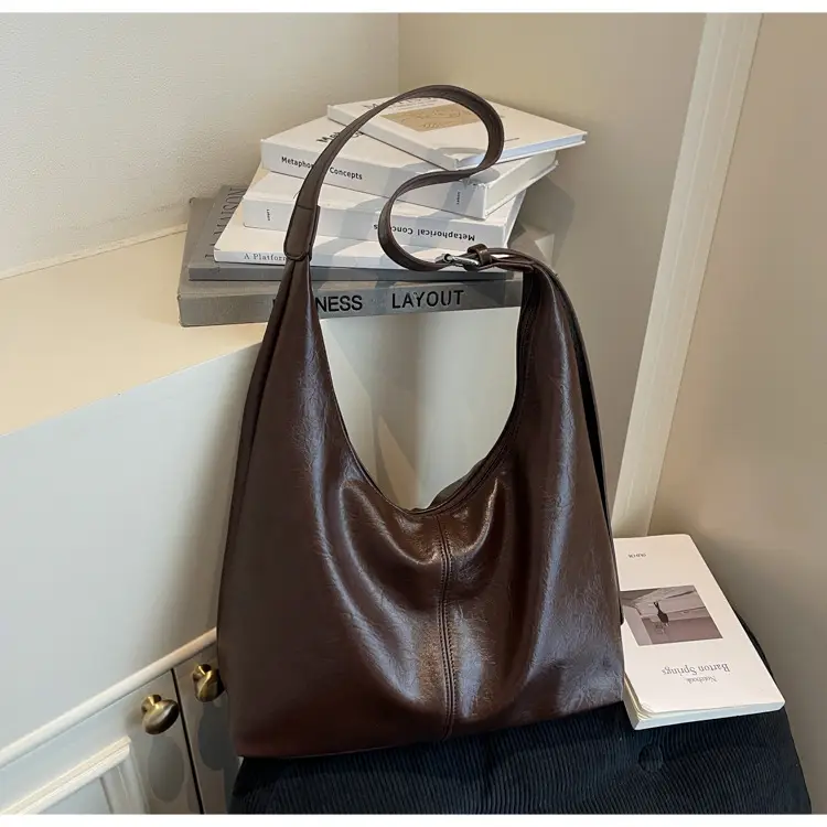 Brown Leather Shoulder Bag Large Capacity Women — feature 18
