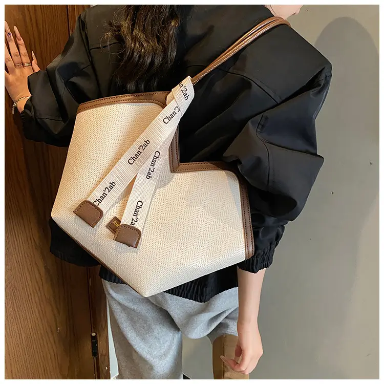 Women's 2025 Retro Tote Bag with Brown & White Texture — feature 21