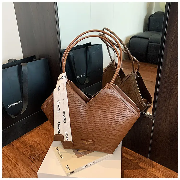 Women's 2025 Retro Tote Bag with Brown & White Texture — feature 24