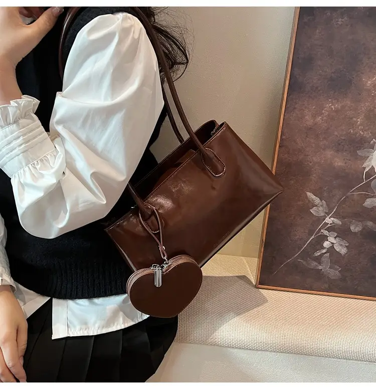 Korean Retro Heart Bag Women 2026 Autumn — feature 13
