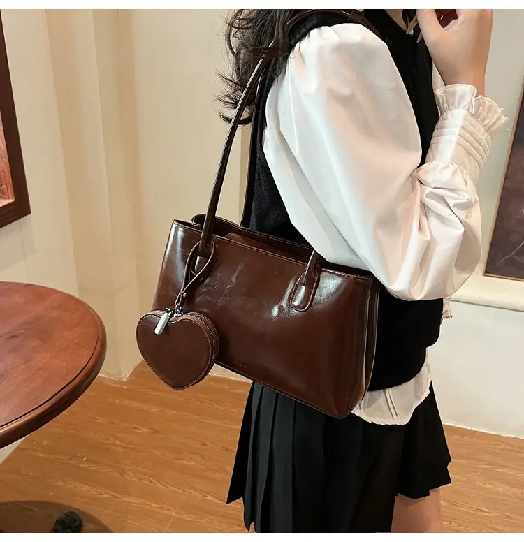 Korean Retro Heart Bag Women 2026 Autumn — feature 14
