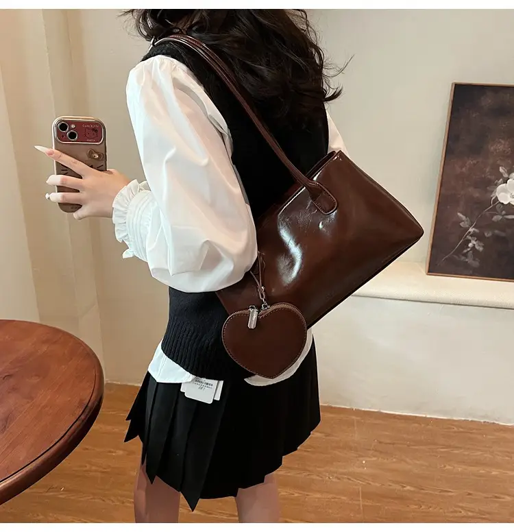 Korean Retro Heart Bag Women 2026 Autumn — feature 15