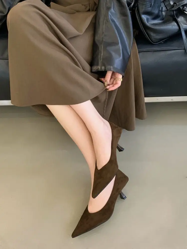 2026 Autumn New French Retro Style Pointed Toe Suede Shallow Mouth Stiletto High Heels Women's Versatile Commuter Shoes — feature 17