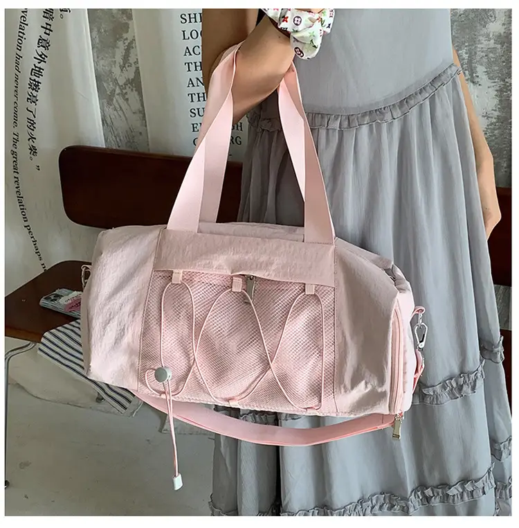 Light Green Crossbody Travel Bag with Adjustable Strap — feature 5