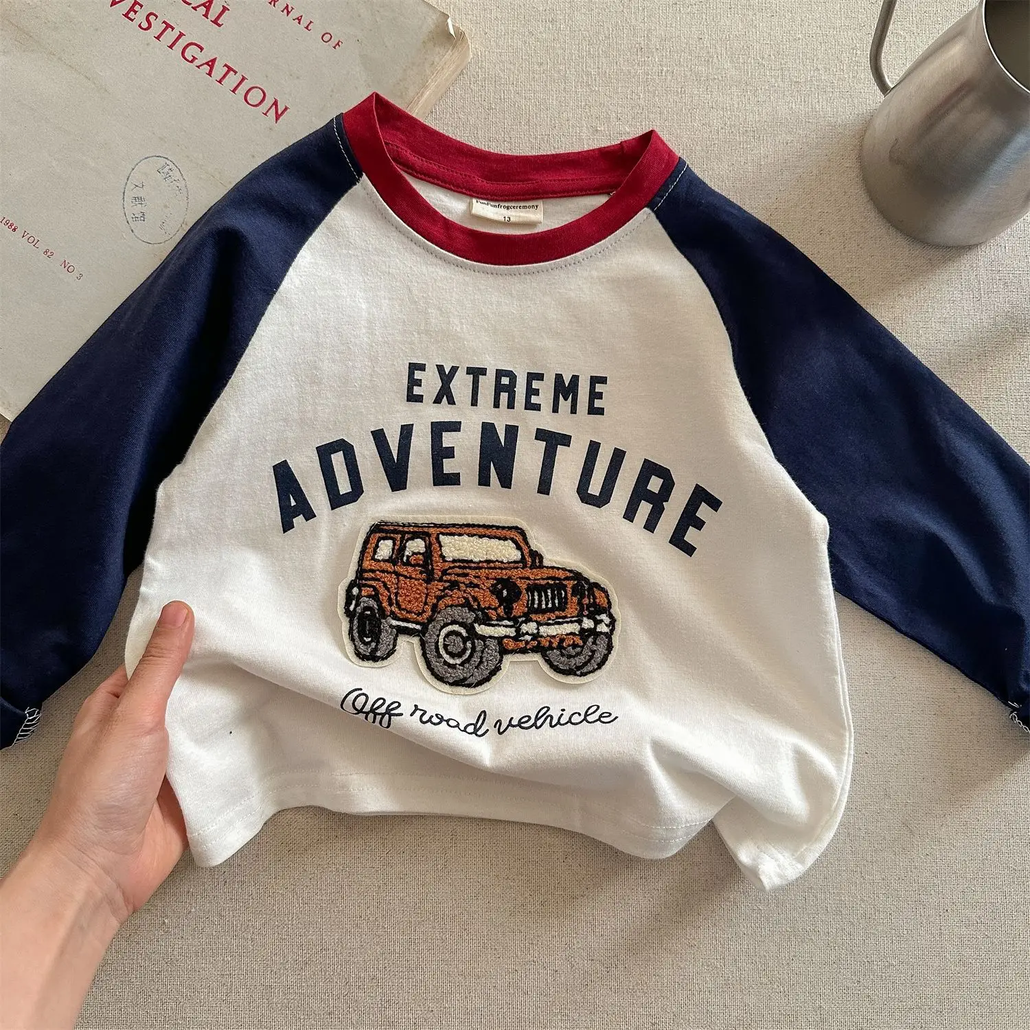 Children's Long Sleeve T-Shirt White Black Cartoon Embroidery Size 26 — feature 16