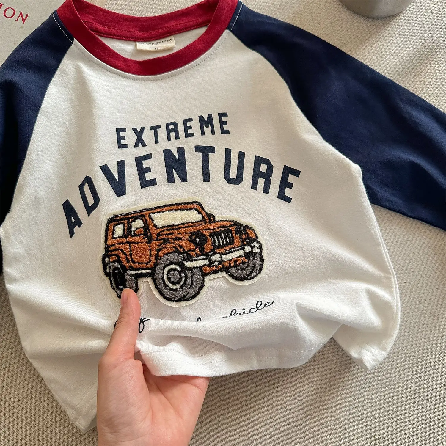 Children's Long Sleeve T-Shirt White Black Cartoon Embroidery Size 26 — feature 17