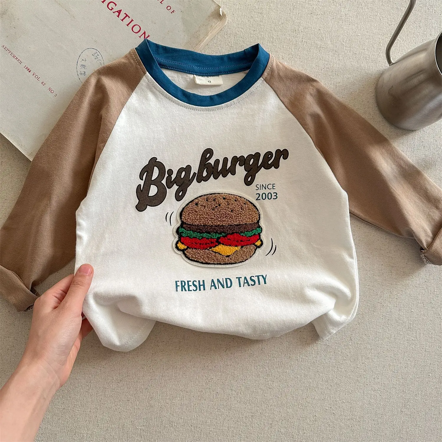 Children's Long Sleeve T-Shirt White Black Cartoon Embroidery Size 26 — feature 18