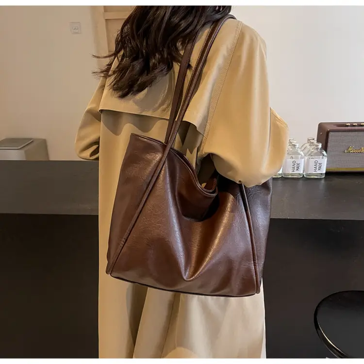 Women's Large Capacity Leather Tote Bag Brown 2025 — feature 15