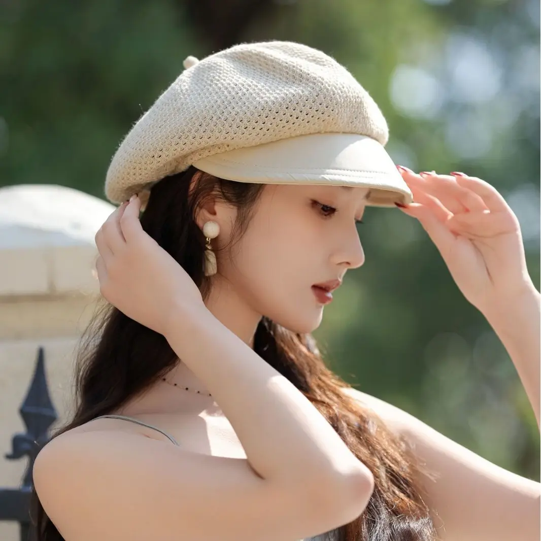 Women's Black Retro Beret with Hollow Duckbill - Image 4