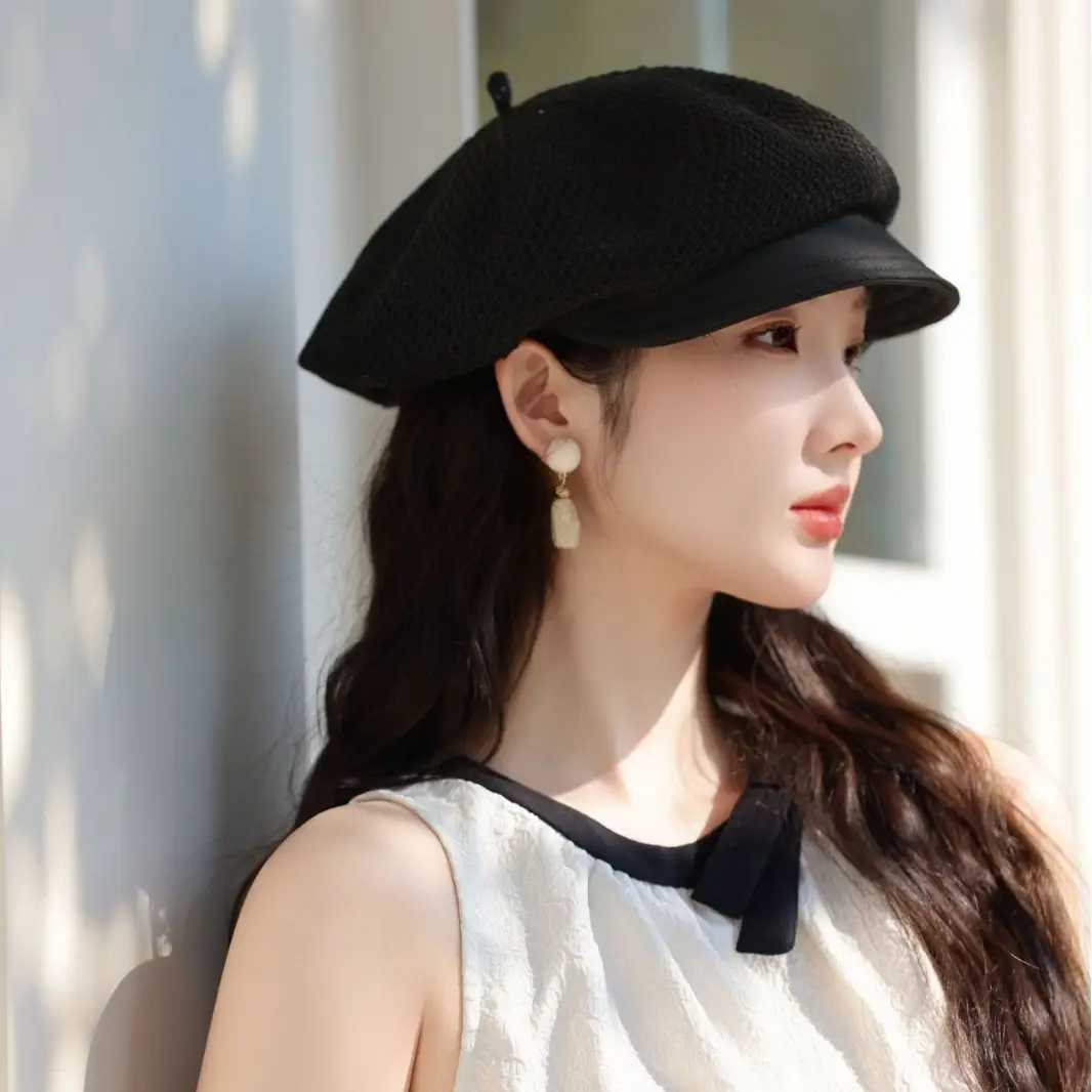 Women's Black Retro Beret with Hollow Duckbill - Image 5