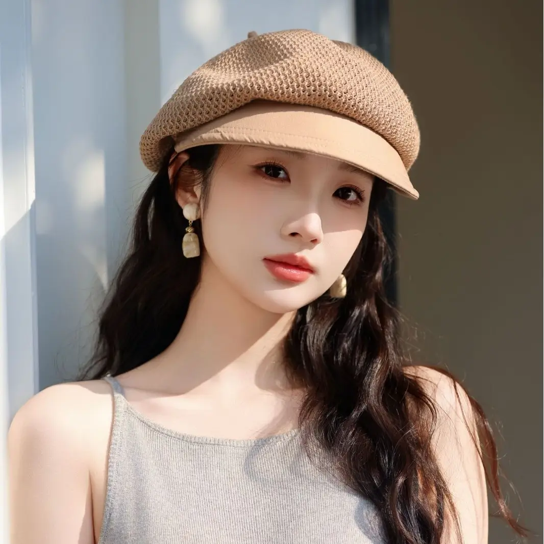 Women's Black Retro Beret with Hollow Duckbill - Image 7