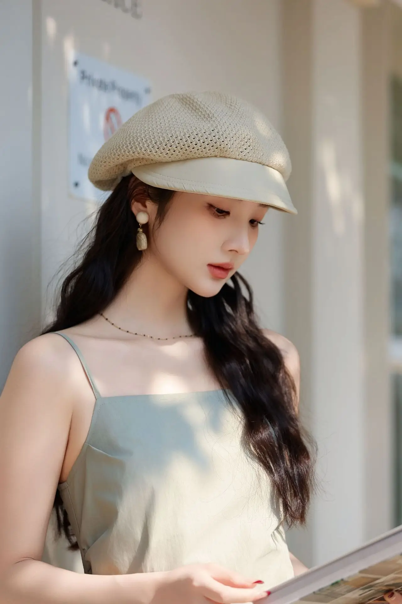 Women's Black Retro Beret with Hollow Duckbill — feature 1