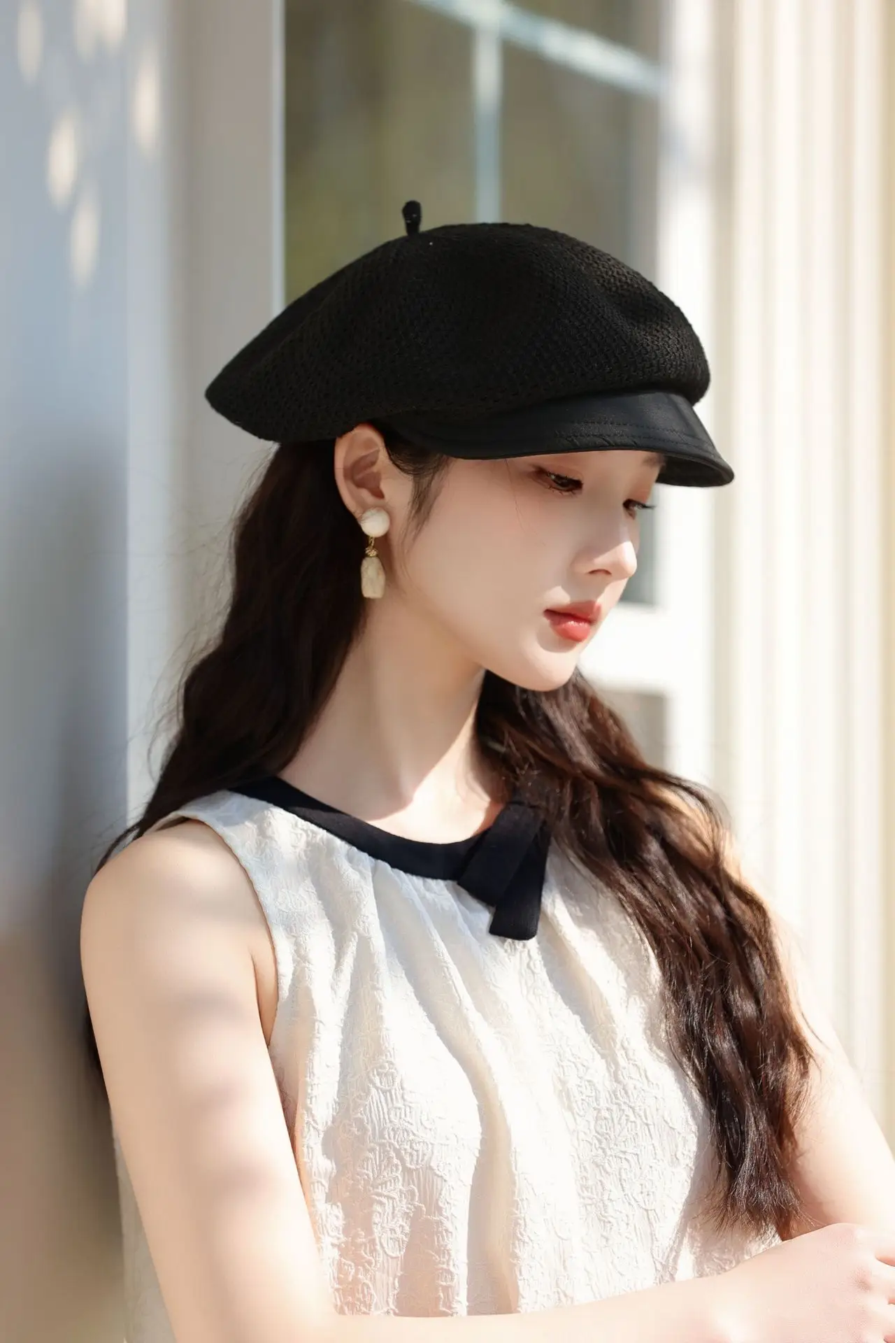 Women's Black Retro Beret with Hollow Duckbill — feature 14
