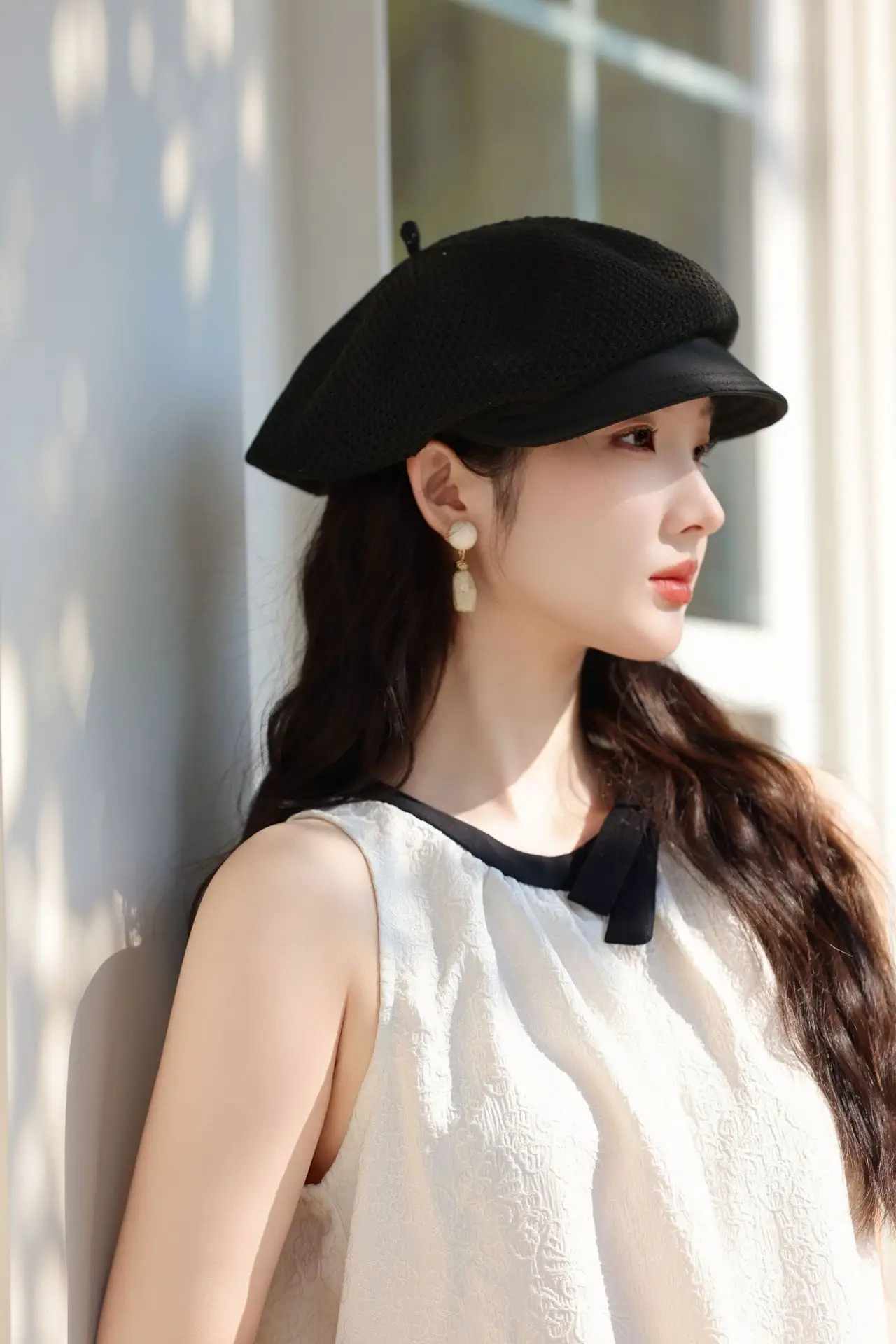 Women's Black Retro Beret with Hollow Duckbill — feature 15