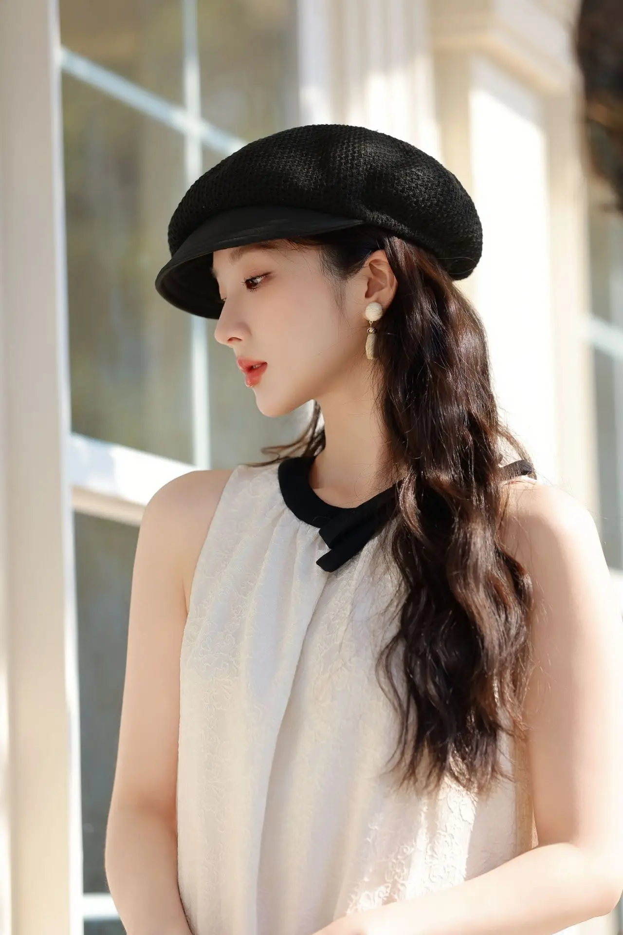 Women's Black Retro Beret with Hollow Duckbill — feature 16