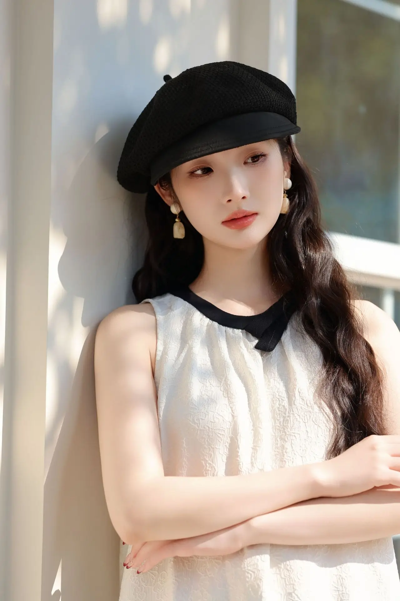 Women's Black Retro Beret with Hollow Duckbill — feature 19