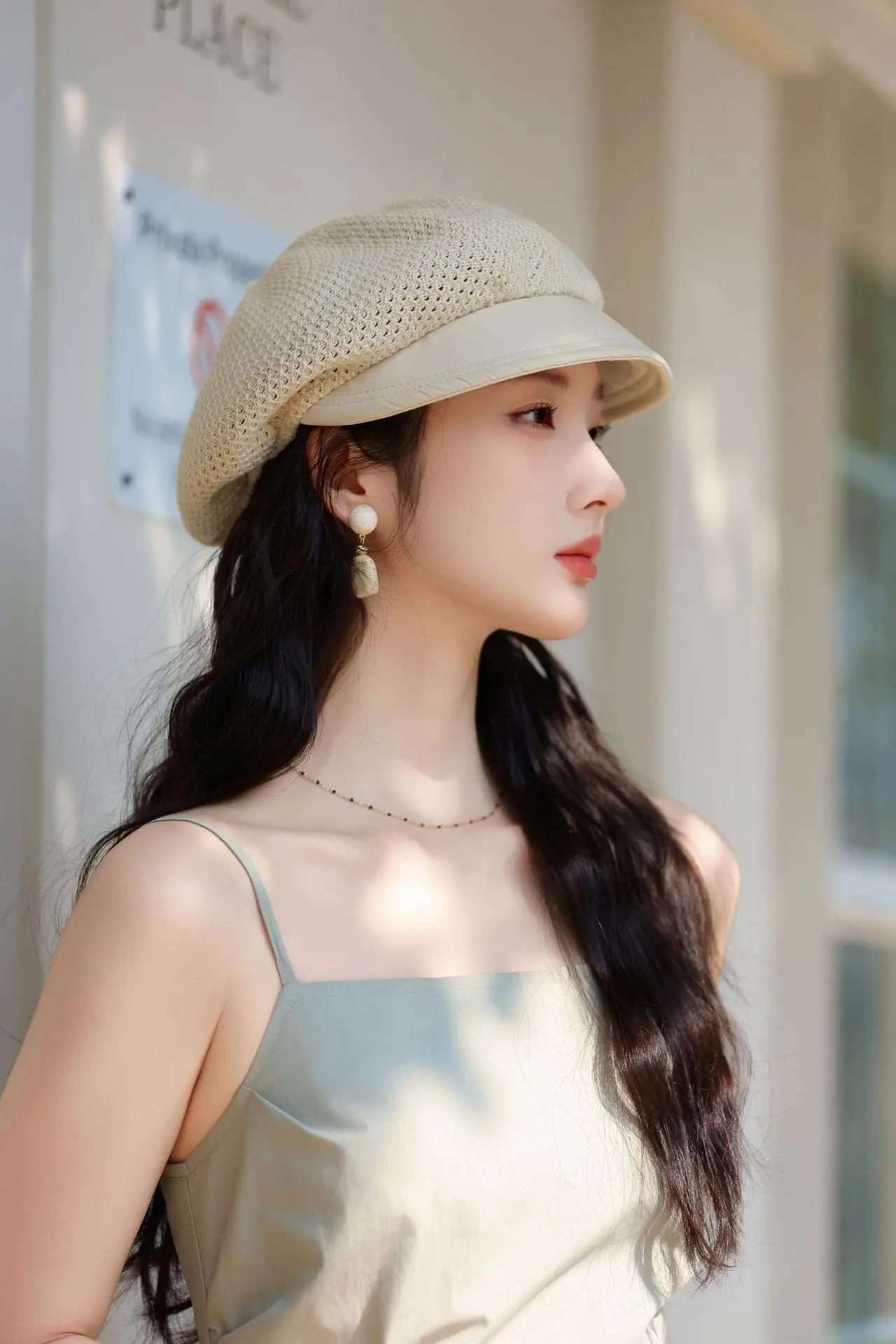 Women's Black Retro Beret with Hollow Duckbill — feature 2