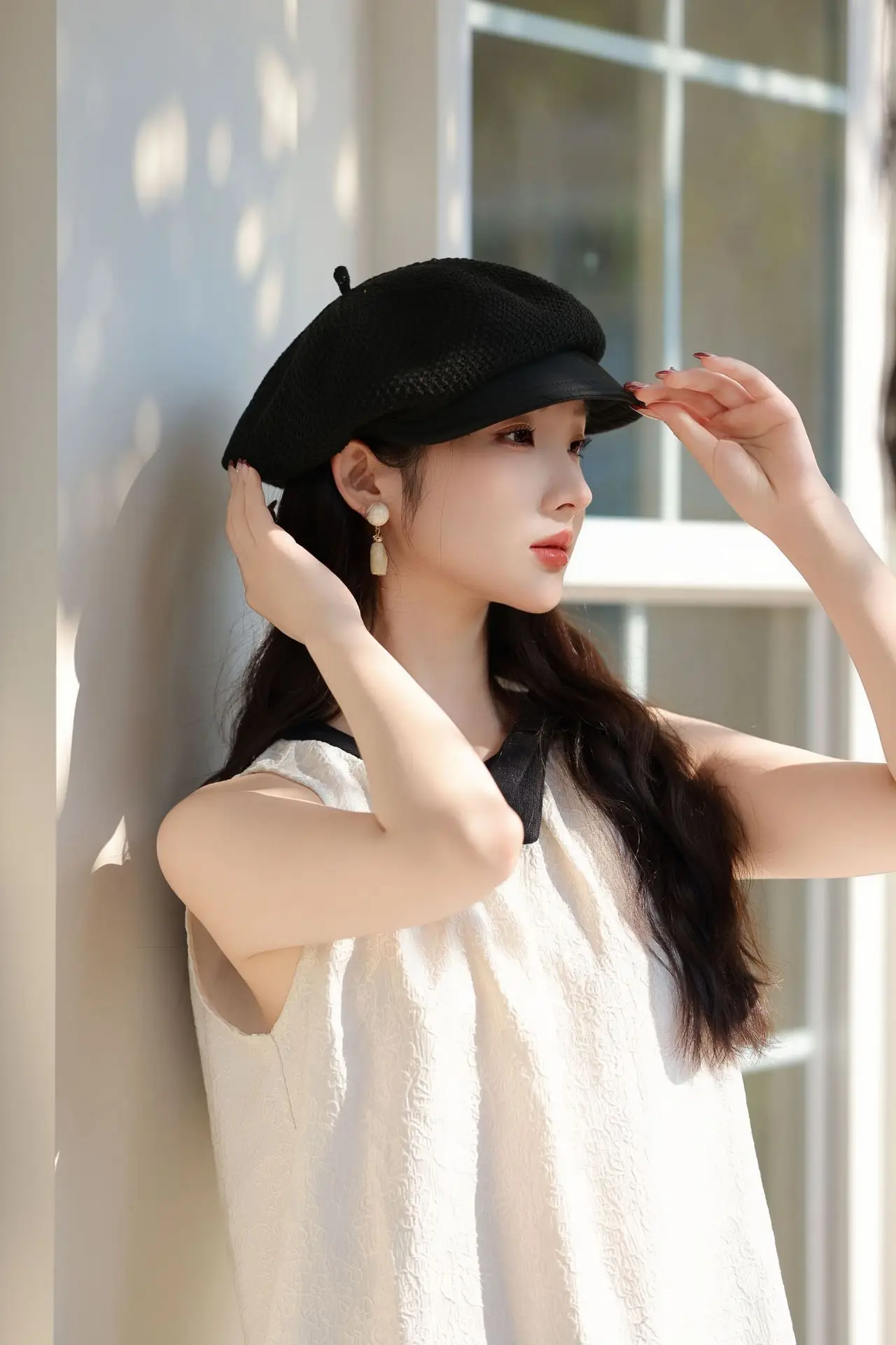 Women's Black Retro Beret with Hollow Duckbill — feature 20
