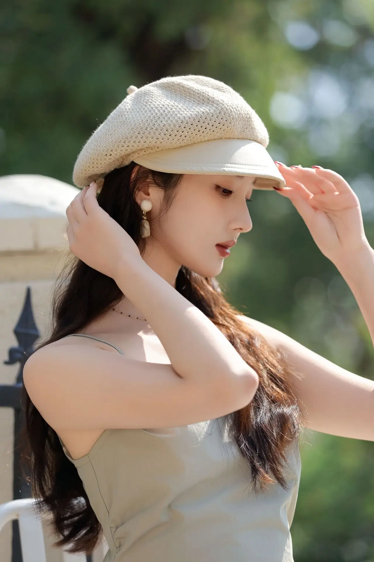 Women's Black Retro Beret with Hollow Duckbill — feature 3
