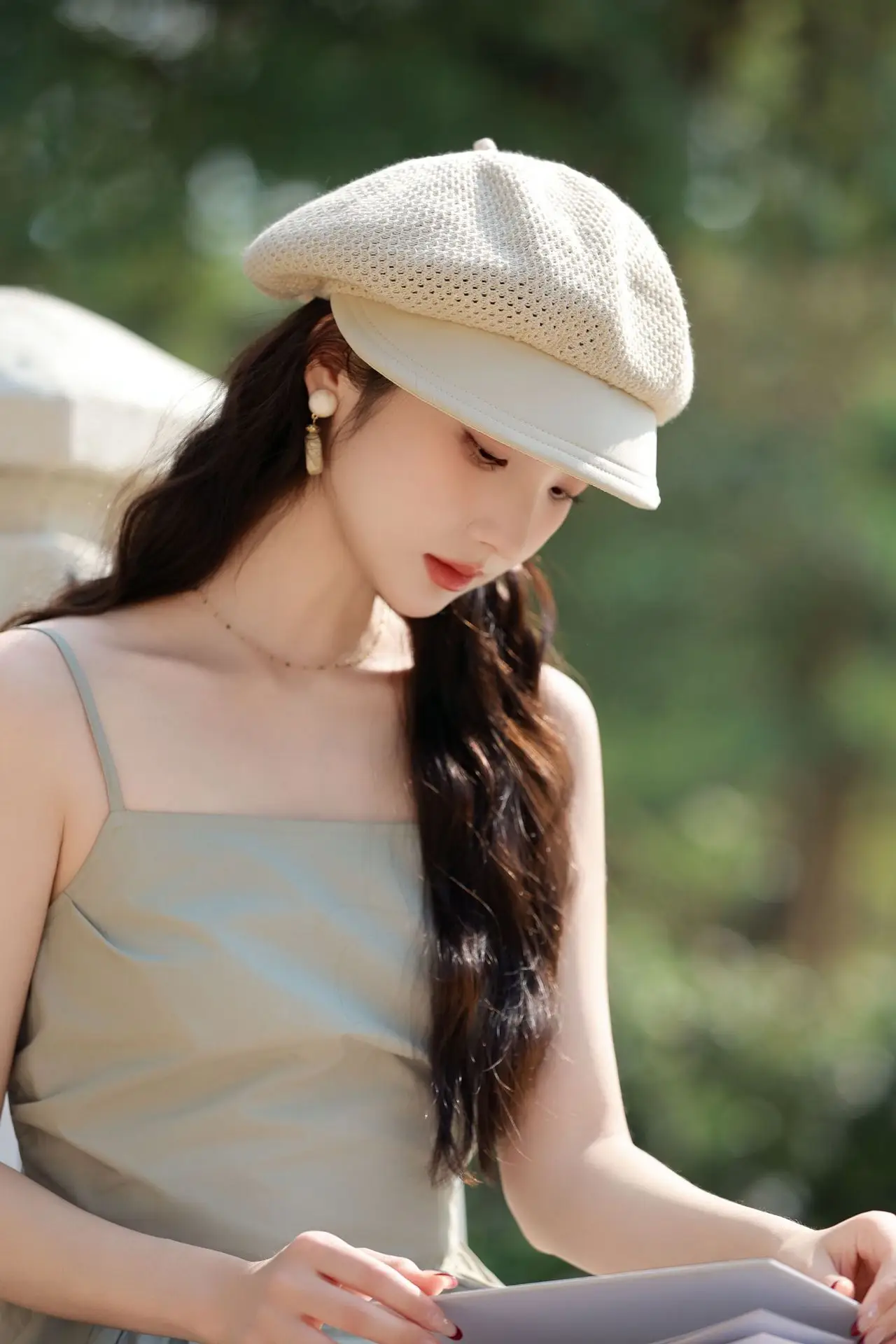 Women's Black Retro Beret with Hollow Duckbill — feature 4