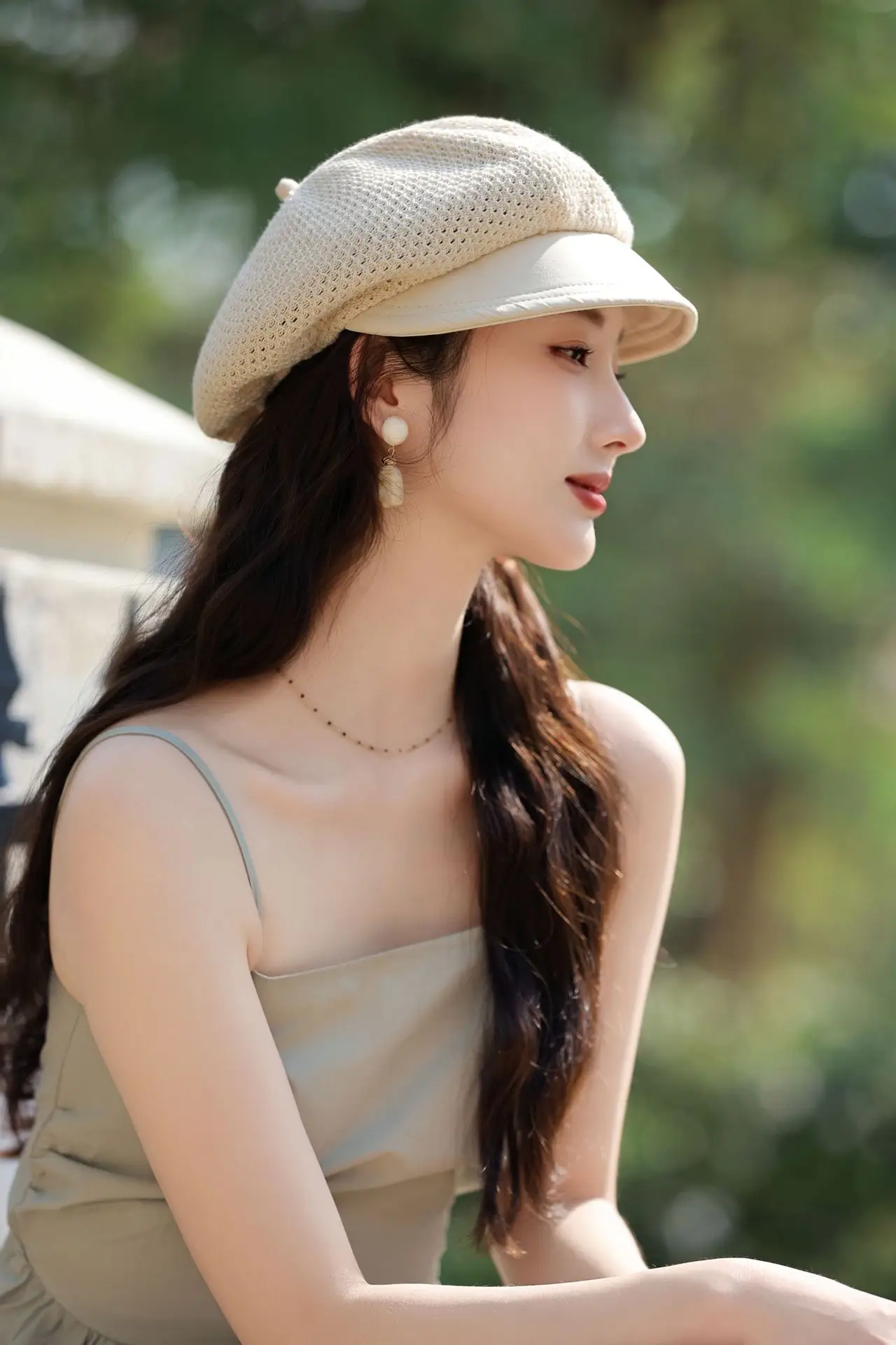 Women's Black Retro Beret with Hollow Duckbill — feature 5