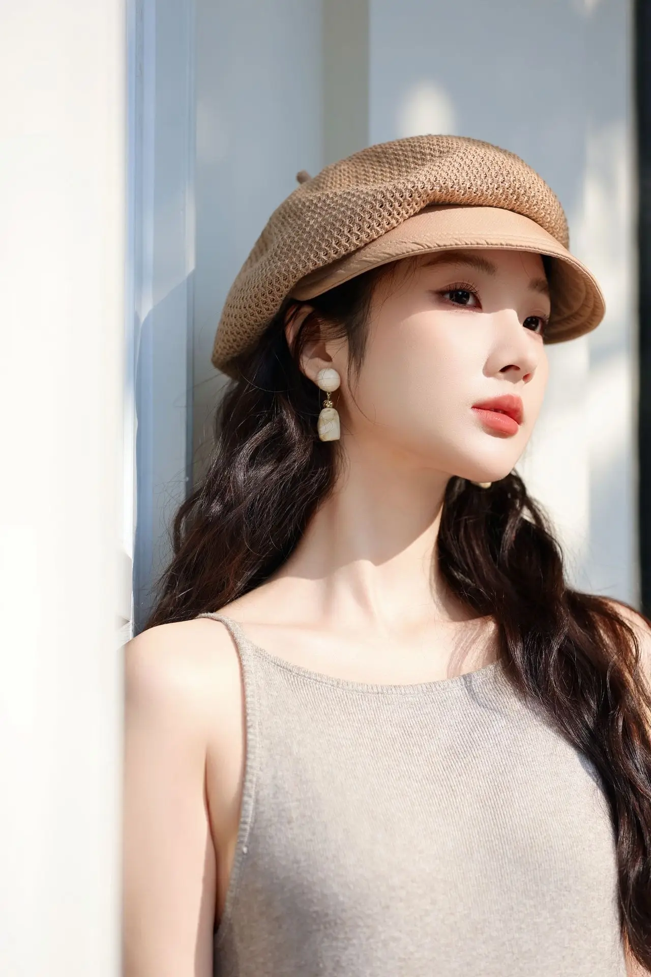 Women's Black Retro Beret with Hollow Duckbill — feature 9