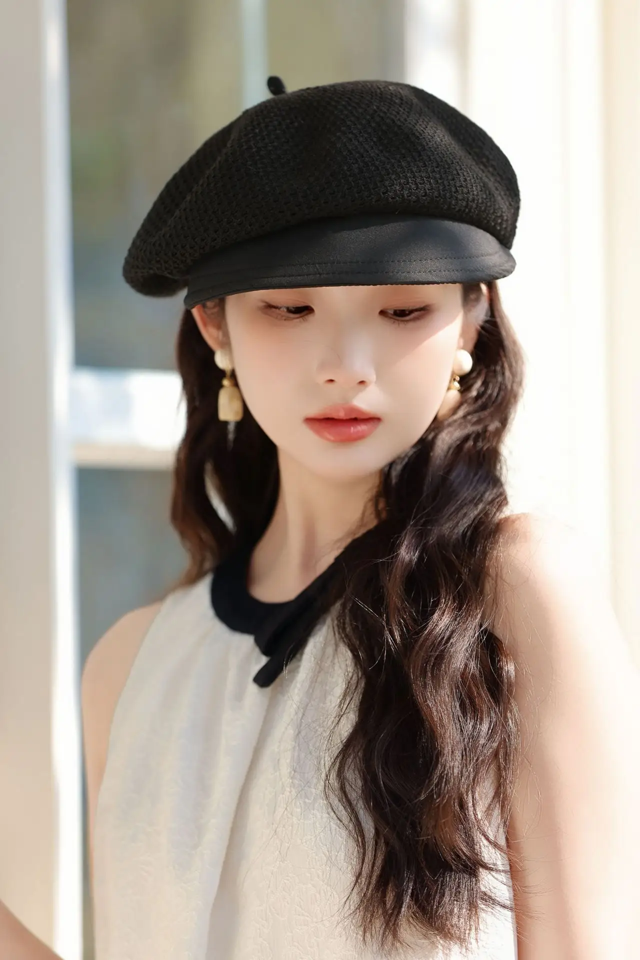 Women's Black Retro Beret with Hollow Duckbill - Image 3