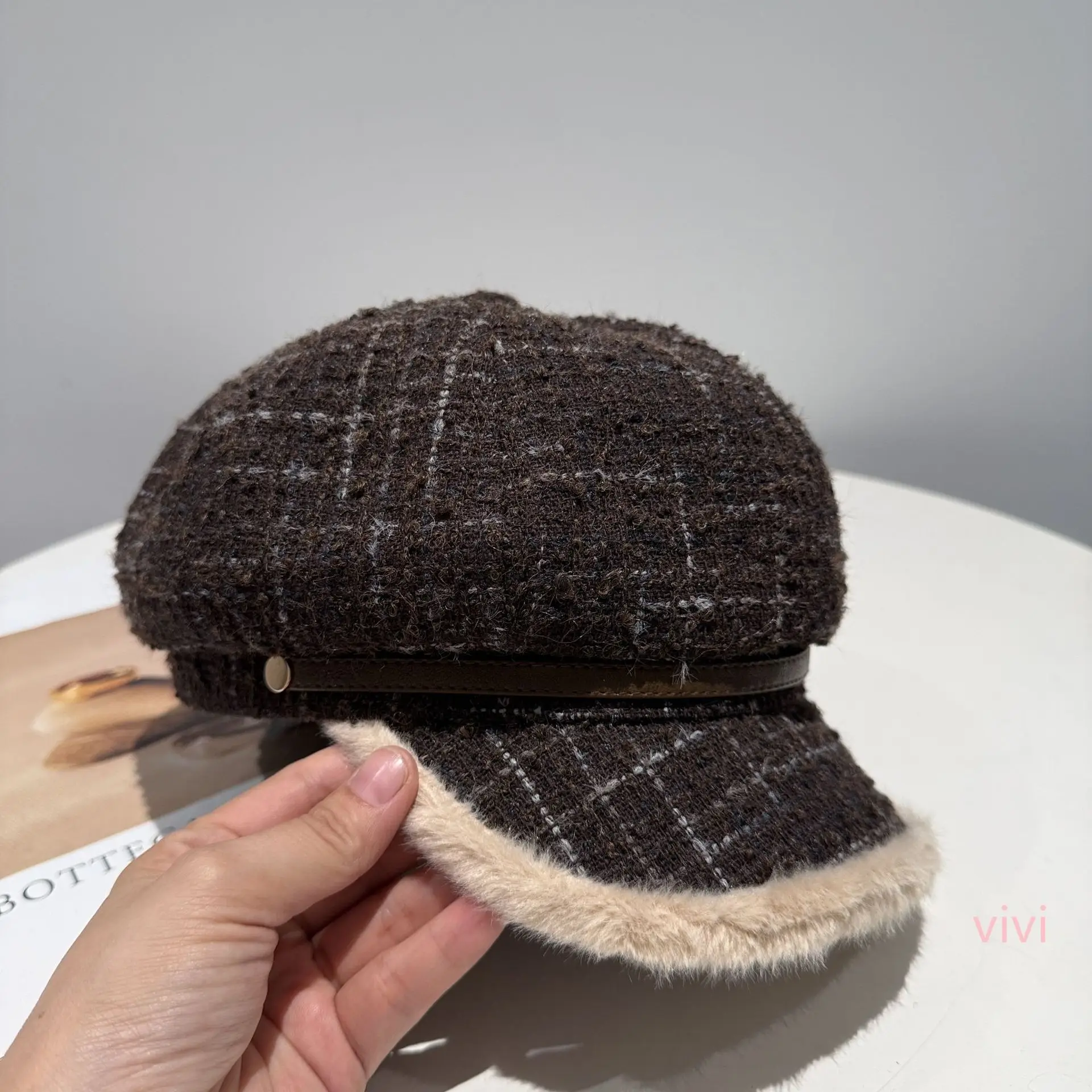 Women's British Retro Octagonal Hat Winter Warm Beret — feature 5