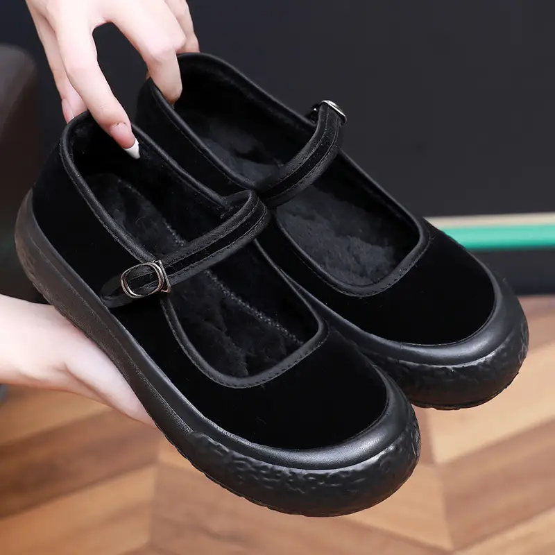 Old Beijing Cloth Shoes for Women in Winter, Fleece-Lined Warm Work Shoes, Soft-Soled Cotton Shoes, Hotel Work Shoes That Will Not Tire Your Feet after Standing for a Long Time