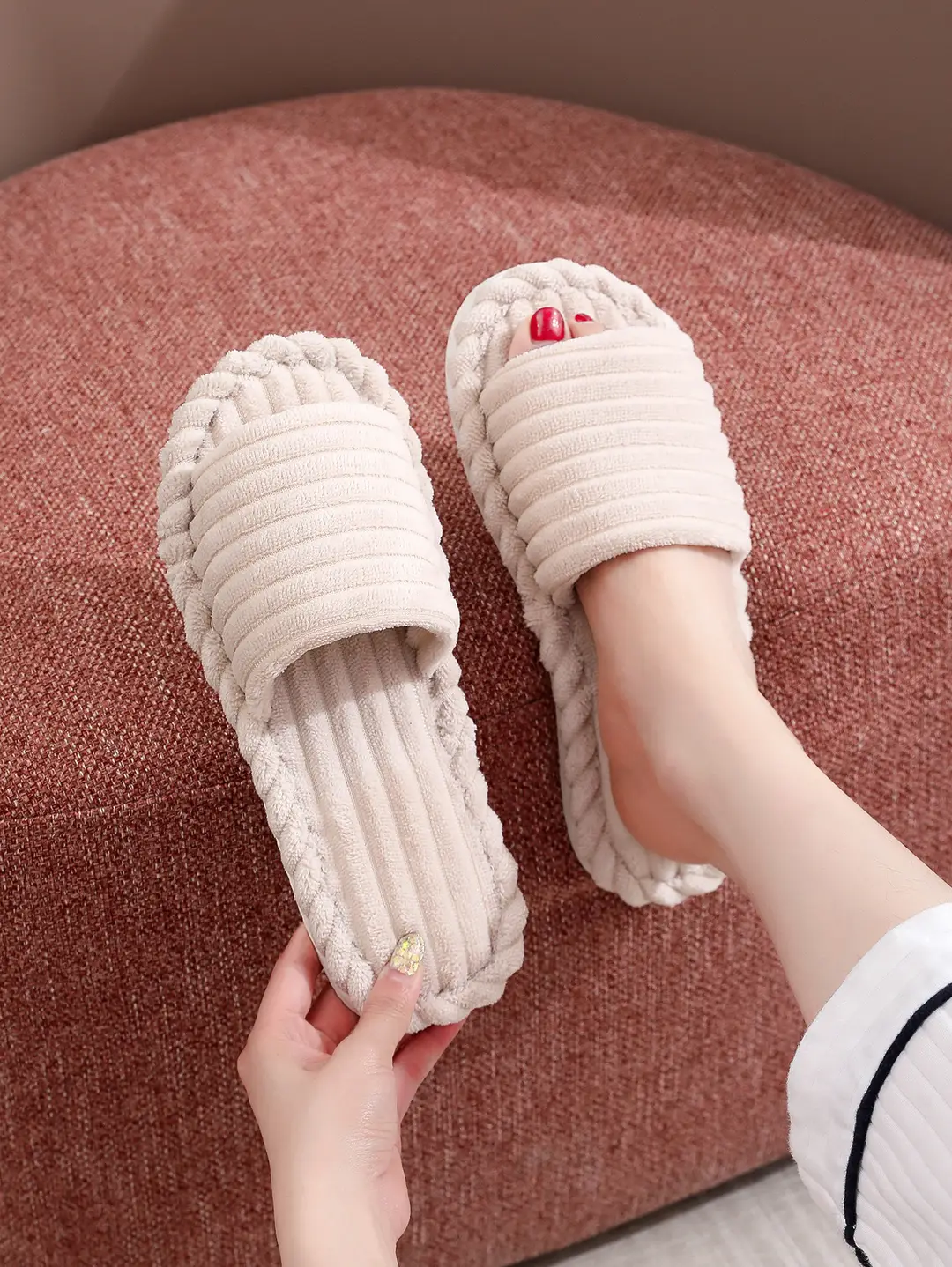 Women's Autumn and Winter Indoor and Outdoor Thick-Soled Warm Plush Maternity Slippers with Open Toe and Foam Lining — feature 7