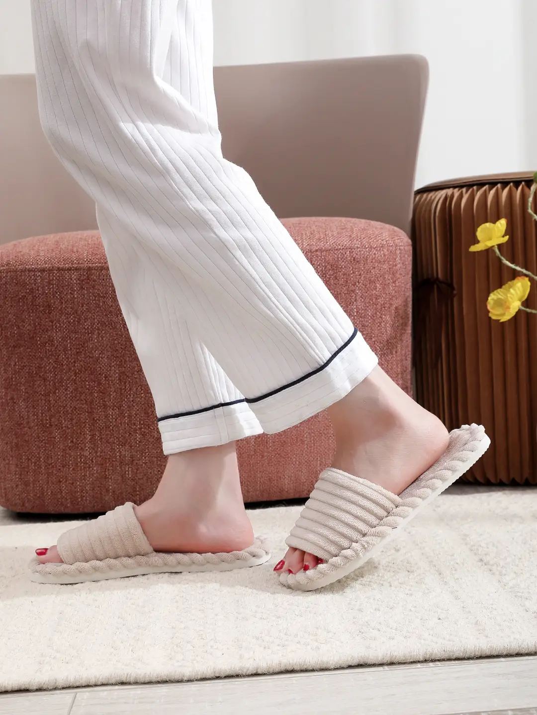 Women's Autumn and Winter Indoor and Outdoor Thick-Soled Warm Plush Maternity Slippers with Open Toe and Foam Lining — feature 8