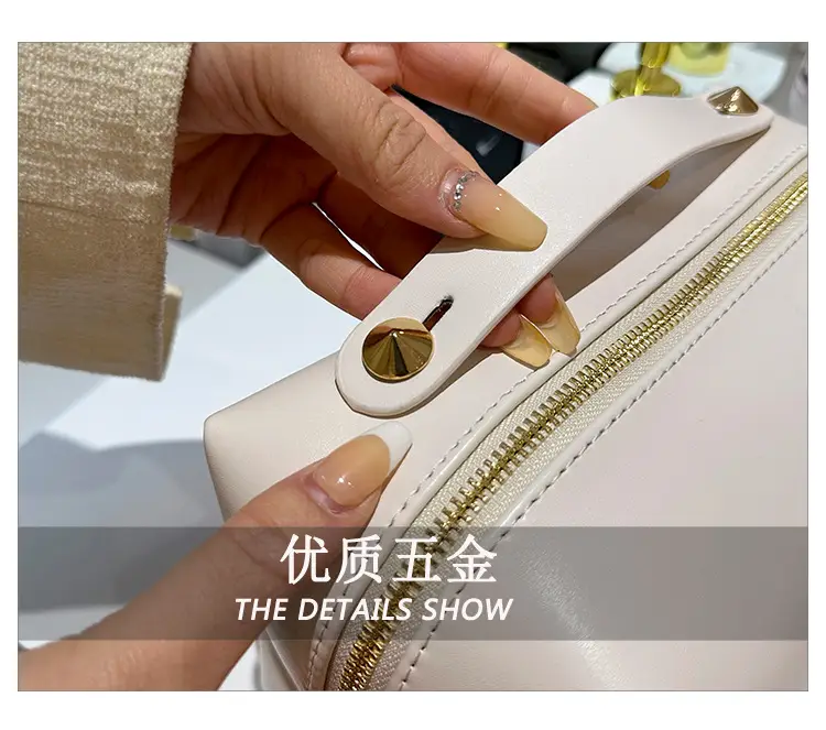 Large Capacity Pu Cosmetic Bag for Women — feature 7