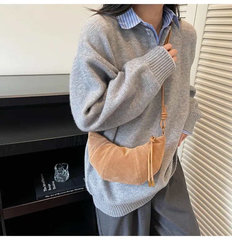 Vintage Brown Croc Texture Shoulder Bag for Women — feature 5
