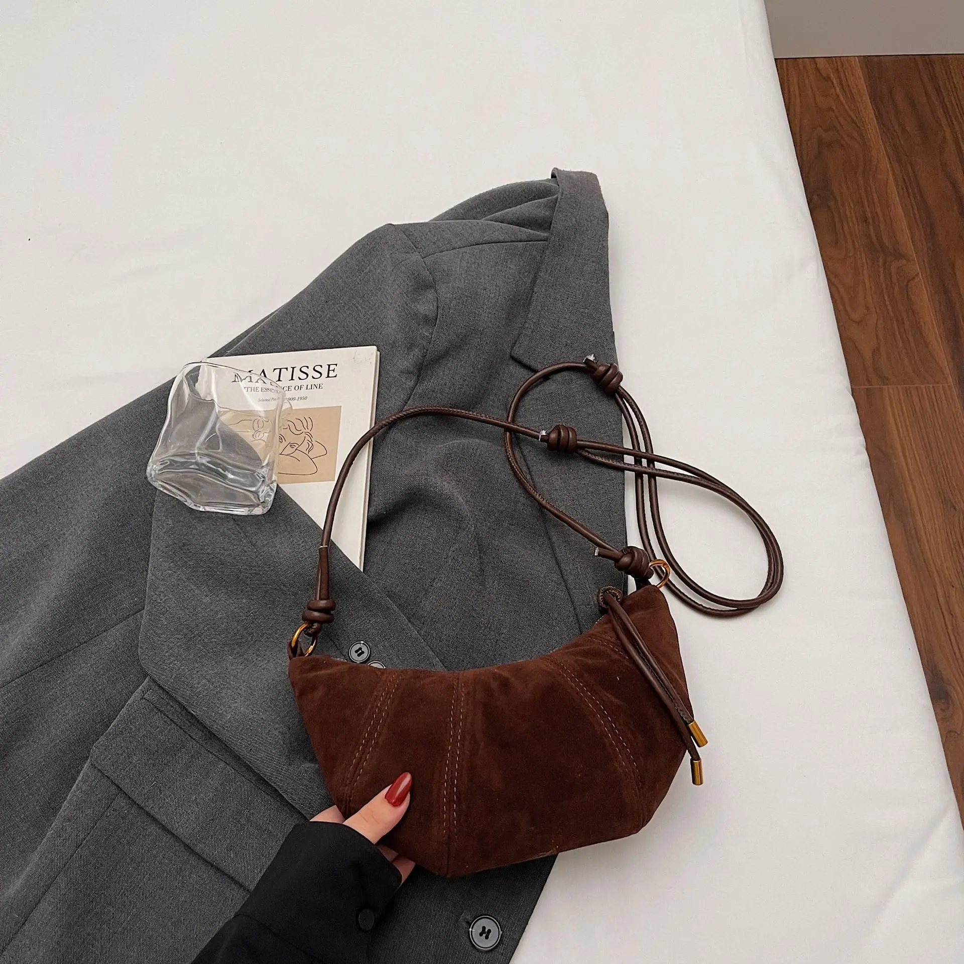 Vintage Brown Croc Texture Shoulder Bag for Women - Image 2