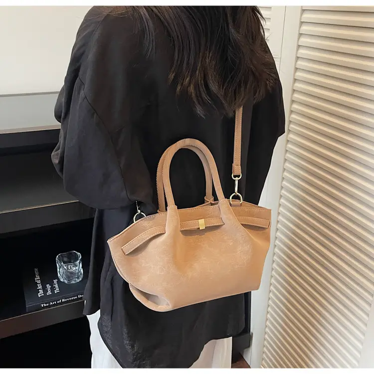 Women Large Capacity Tan Leather Tote Bag 2025 — feature 10