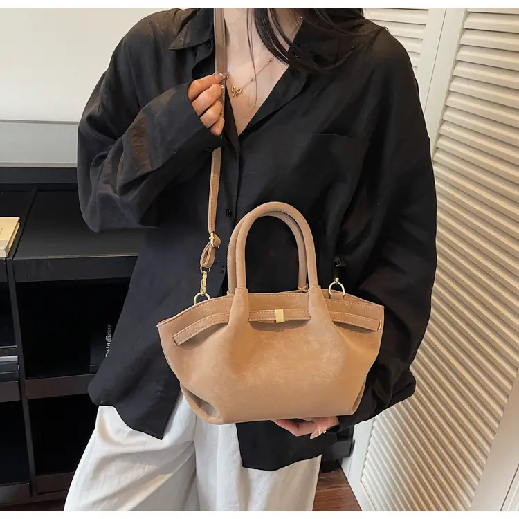 Women Large Capacity Tan Leather Tote Bag 2025 — feature 11